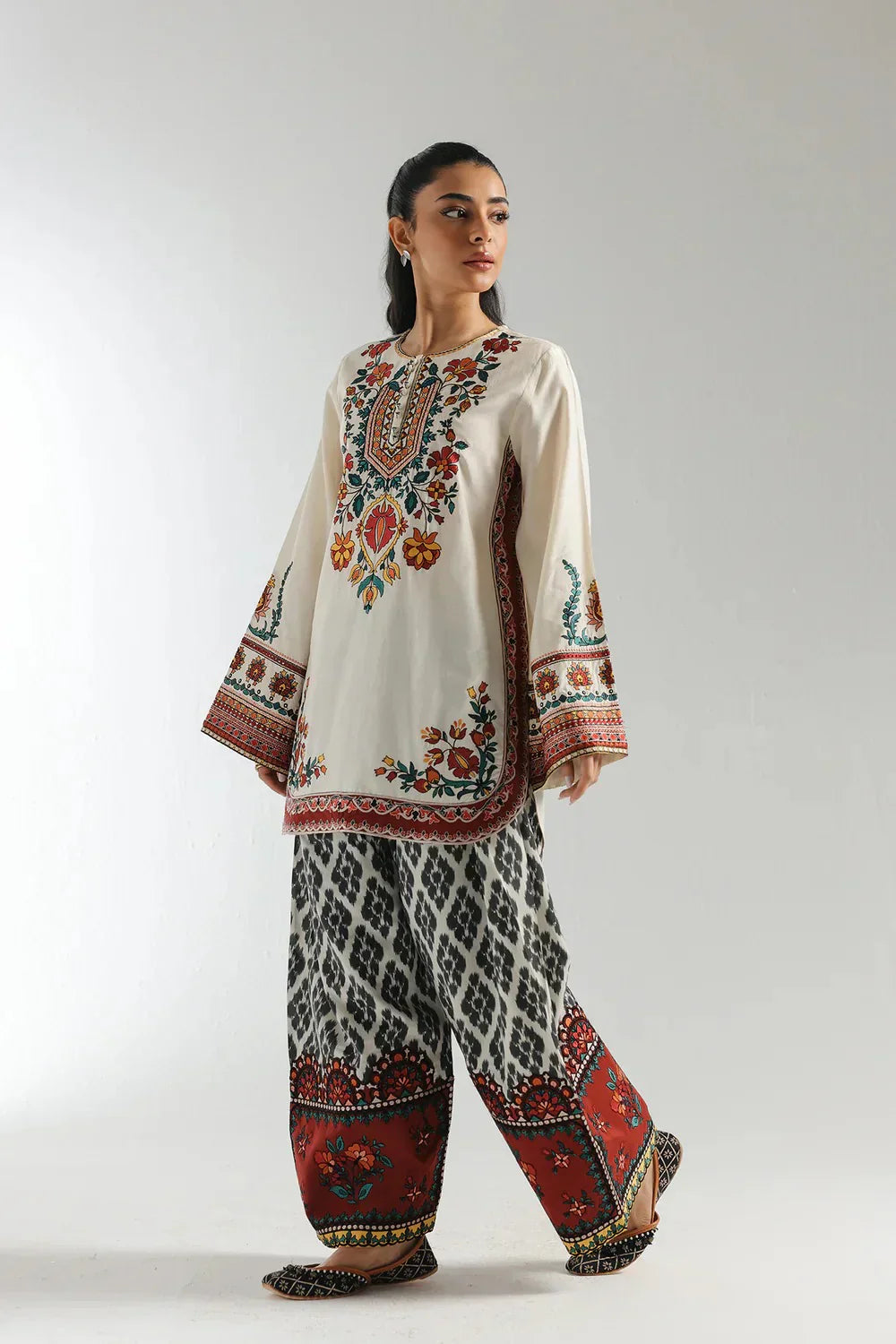 Premium Ivory Ethnic Printed 2-Piece Suit - Bohemian Style Kurta with Ikat Print Wide-Leg Trousers